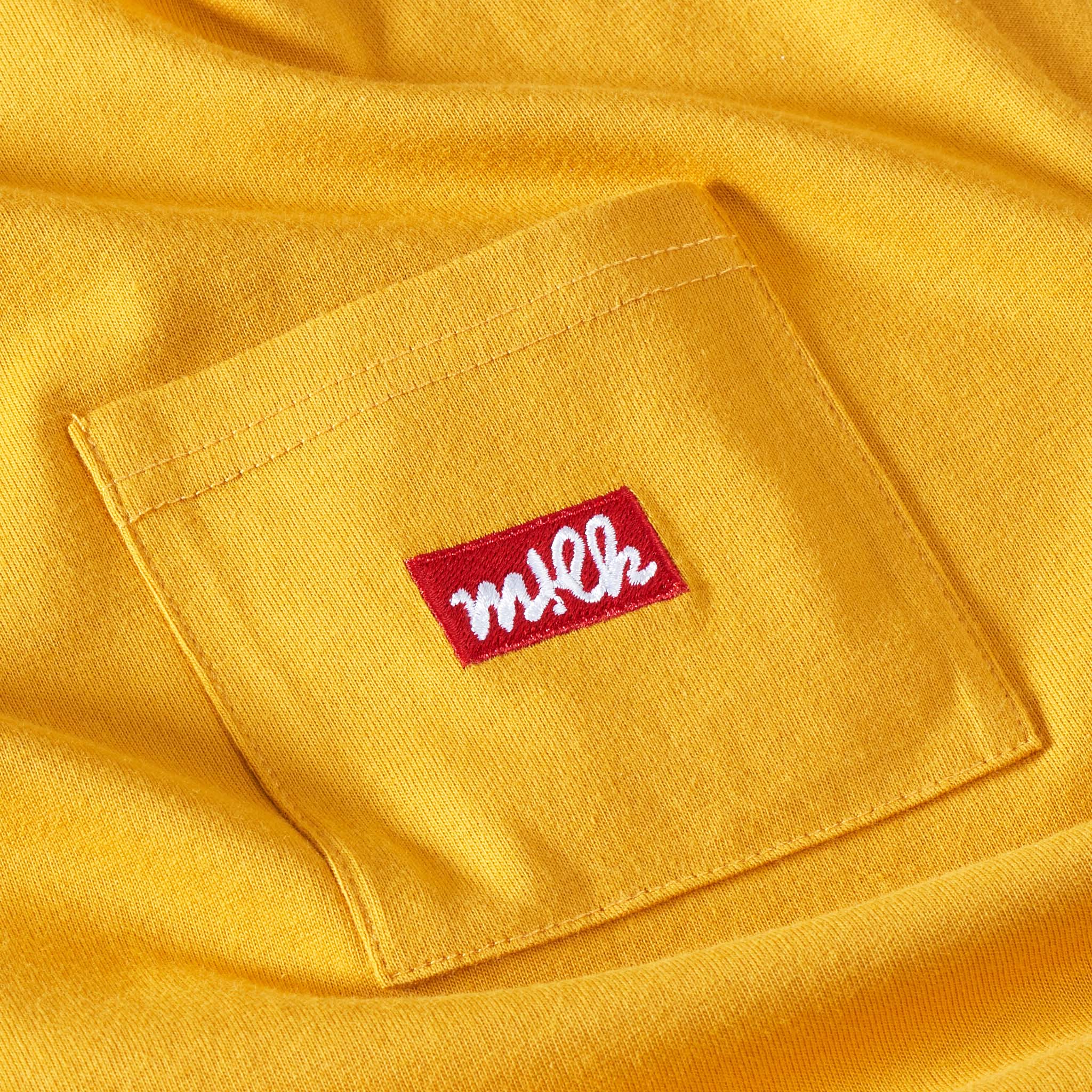 t-shirt with pocket embroidery